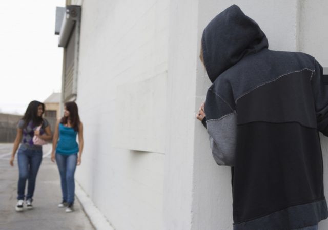 혼자 사는 여성 원룸에 집주인이라며 속이고 들어가 성폭행을 시도한 20대 남성이 경찰에 검거됐다. 사진은 내용과 관련 없음. /사진=이미지투데이