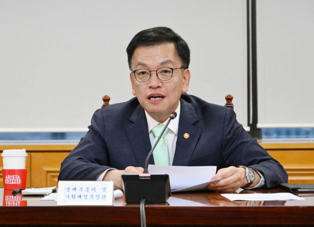  최상목 부총리 겸 기획재정부 장관이 14일 서울 중구 은행회관에서 '거시경제금융현안 간담회'를 주재하고 있다./사진=기획재정부 제공