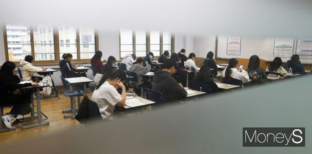 ▲ 2025학년도 수능, 오전 8시40분부터 오후 5시40분까지