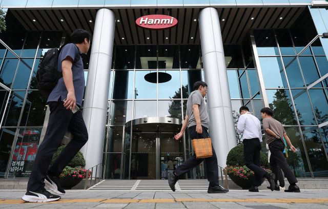 한미사이언스가 15일 서울 강남경찰서에 최대주주 3자 연합(신동국·송영숙·임주현) 등을 대상으로 고소장을 제출했다. 사진은 서울 송파구 한미사이언스 본사. /사진=뉴스1