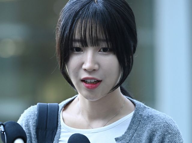 먹방 유튜버 쯔양(본명 박정원)이 자신을 협박해 돈을 갈취한 혐의 등으로 재판에 넘겨진 유튜버 구제역(본명 이준희) 등에 대한 공판에 증인으로 출석했다. /사진=뉴시스