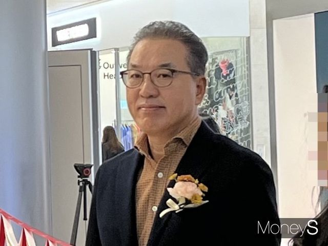 롯데백화점이 프리미엄 디저트를 강화하고 있다. 15일 정준호 롯데백화점 대표가 서울 송파구 롯데월드몰 지하 1층 바틸 매장 오픈식에 참석했다. /사진=김서현 기자