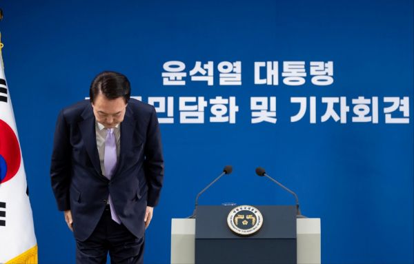 윤석열 대통령 지지율이 20%를 넘기며 반등에 성공했다. 사진은 지난 7일 서울 용산 대통령실 청사에서 진행한 대국민담화에서 국민들에게 사과하고 있는 윤 대통령의 모습. /사진=뉴시스