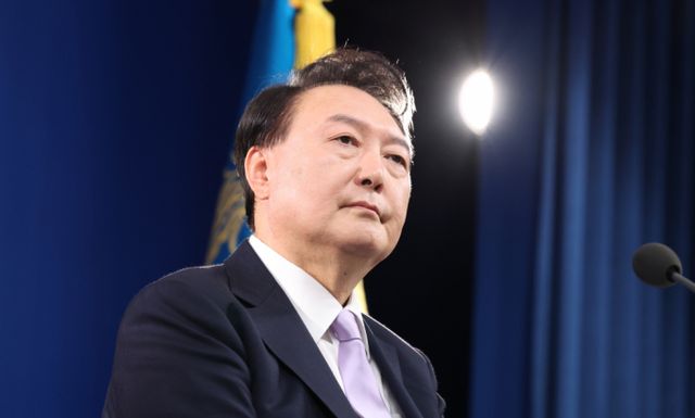 윤석열 대통령이 도널드 트럼프 대통령 당선자를 위해 골프 연습에 나섰다고 미 폭스뉴스가 보도했다. 사진은 지난 7일 서울 용산 대통령실 청사에서 진행한 대국민담화에서 국민들에게 사과하고 있는 윤 대통령의 모습. /사진=뉴시스