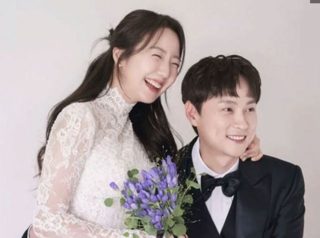 가수 민경훈(40)이 JTBC '아는 형님' 출신 신기은 PD와 결혼한다. /사진=온라인커뮤니티 캡처