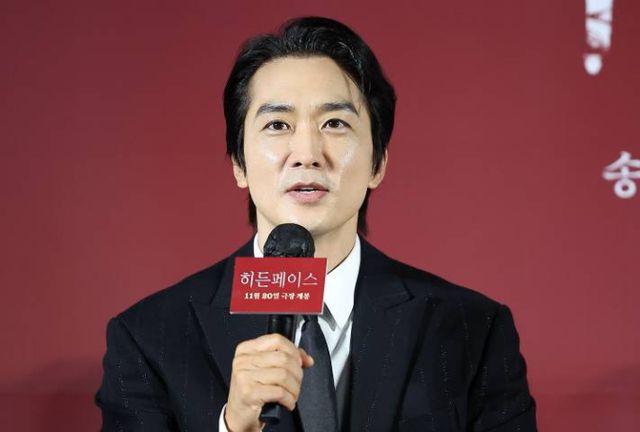 배우 송승헌이 22일 서울 광진구 건대 롯데시네마에서 열린 영화 '히든페이스' 제작보고회에 참석해 인사말을 하고 있다./사진=뉴스1