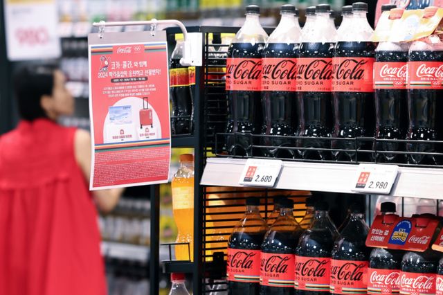 헬시 플레저는 꾸준히 성장하며 현대인의 라이프스타일에서 중요한 메가트렌드로 자리 잡았다. 사진은 서울 한 대형마트에 제로 슈거 음료가 진열된 모습. /사진=뉴스1