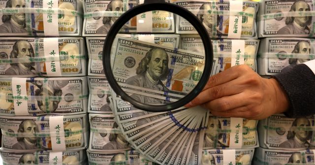 원/달러 환율이 1390원대에 머무르는 가운데 시장에서는 강달러 흐름이 지속될 것이라고 봤다. /사진=뉴시스