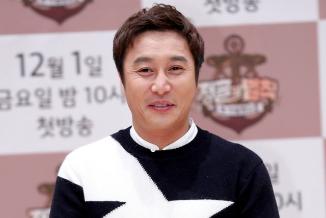 전처와 이혼 소송 끝에 갈라선 개그맨 김병만의 과거 발언이 재조명되고 있다.사진은 지난 2017년 서울 양천구 목동 SBS사옥에서 열린 '정글의 법칙-쿡 아일랜드' 기자간담회에 참석한 코미디언 김병만. /사진=머니투데이