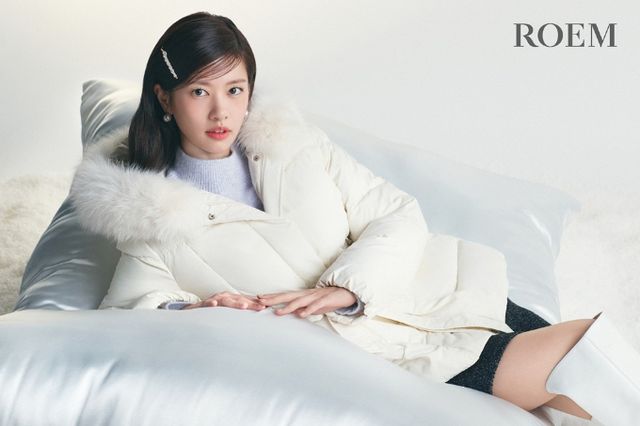 이랜드월드의 여성복 브랜드 로엠이 겨울 시즌 컬렉션을 공개했다. 사진은 뮤즈 정소민과 함께한 로엠의 24년 겨울 컬렉션 벨티드 숏 다운 화보. /사진=이랜드월드