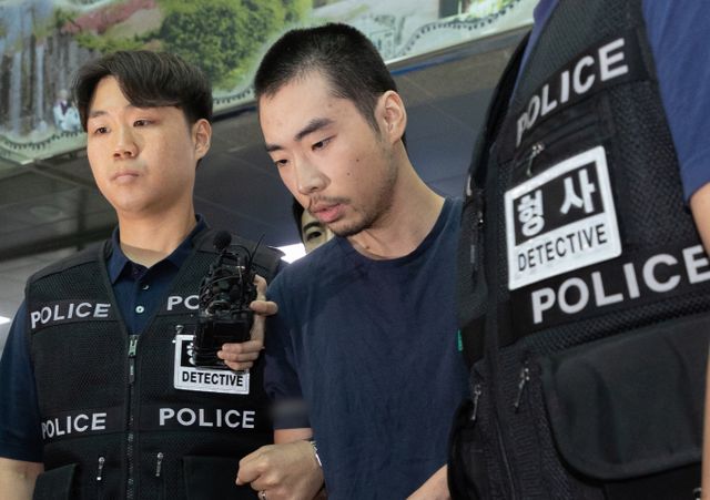 '서현역 흉기 난동' 사건 일으킨 최원종(23)이 대법원에서 무기징역이 확정됐다. 사진은 지난해 검찰로 송치되는 모습. /사진=뉴스1