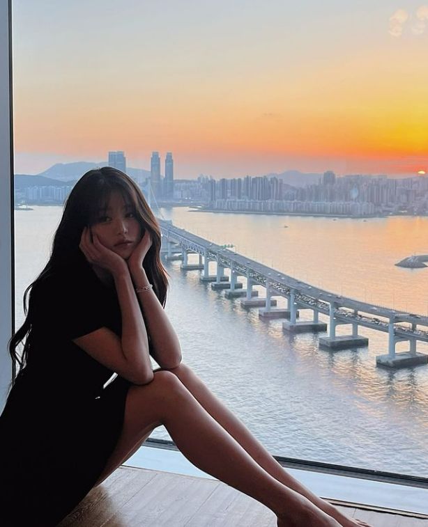 걸그룹 아이브 멤버 장원영이 부산에서 찍은 사진을 공개했다. /사진=장원영 인스타그램