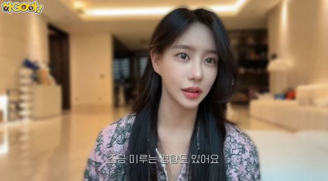 걸그룹 글램 출신 김시원이 지난 1월5일 아프리카 BJ 은퇴 선언 이후 20년 지기 남자친구와 함께 유튜버로 재개했다. 사진은 김시원의 유튜브 영상 모습. /사진=김시원 유튜브 영상 캡처