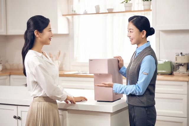 코웨이 코디 직업군은 시공간 제약에 비교적 유연해 N잡을 선택하는 사람들이 택하기 좋다. 코웨이 방문점검판매원 코디. /사진=코웨이