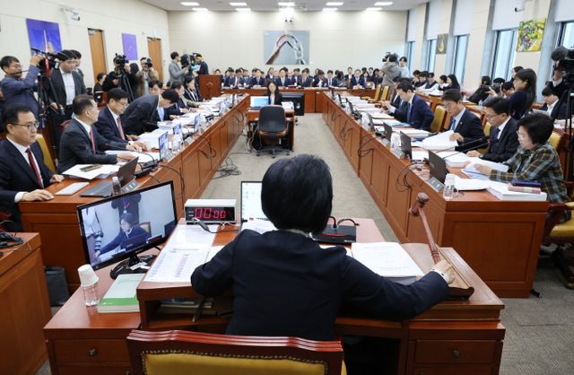 '이동통신 단말장치 유통구조 개선에 관한 법률'(단통법) 폐지안이 국회 과학기술정보방송통신위원회 법안심사소위원회를 통과했다. 사진은 지난 11월 서울 여의도 국회에서 열린 과학기술정보방송통신위원회 전체회의 모습. /사진=뉴시스