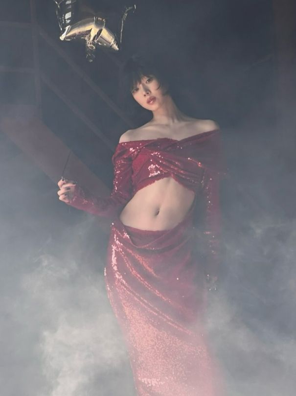 걸그룹 에스파 멤버 윈터가 드레스 자태를 뽐냈다. /사진=윈터 인스타그램