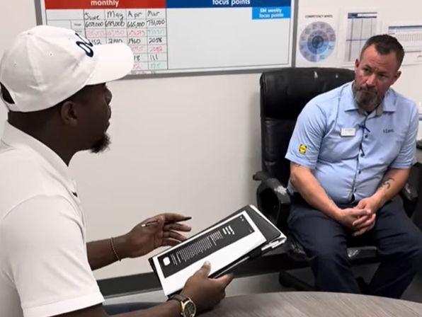 직장 상사에게 불만을 속 시원하게 대신 이야기해주는 서비스를 제공해 화제다. /사진=OCDA 유튜브 영상 캡처