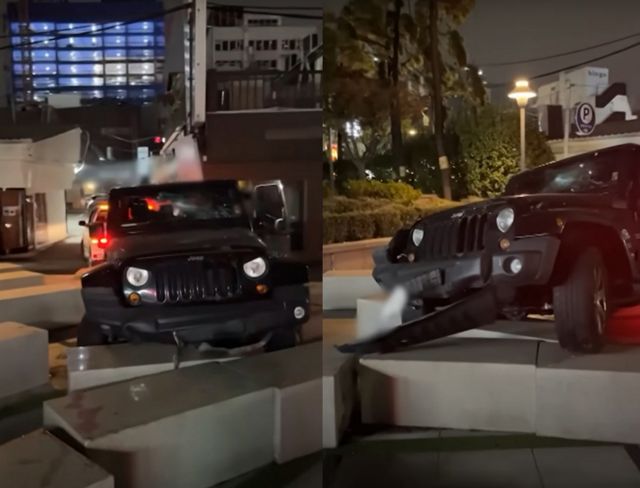 고객의 차를 몰다 갑자기 직진해 차량과 구조물 등을 잇달아 들이받는 사고를 낸 주차요원이 경위를 묻자 '차량 급발진'을 주장했다는 사연이 알려졌다. 사진은 박살난 해당 차량. /사진=유튜브 채널 '한문철tv' 캡처