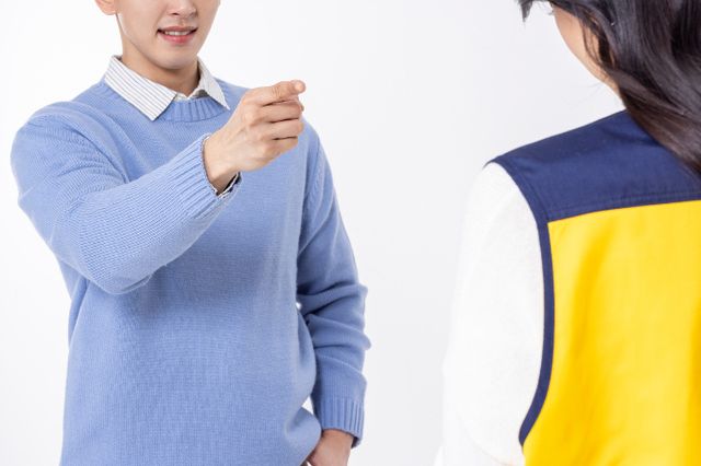 예약 당일 노쇼한 손님에게 문자를 보낸 자영업자가 되레 손님으로부터 황당한 답변을 받은 사연이 전해졌다. 사진은 기사 본문과는 무관한 이미지 사진. /사진=이미지투데이