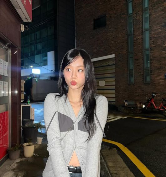 걸그룹 걸스데이 출신 혜리가 반려견 산책중인 근황을 공개했다. /사진=혜리 인스타그램