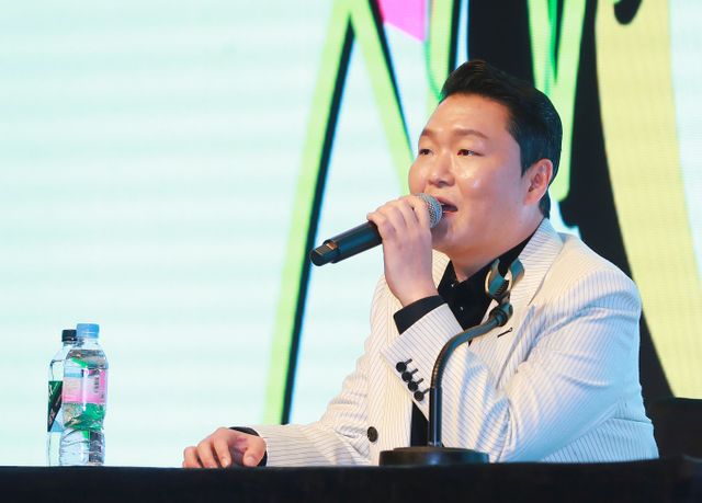 가수 싸이(47·본명 박재상)가 과거 거주하던 고급빌라를 압류당했다는 의혹에 대해 해명했다. 사진은 지난 2022년 서울 영등포구 페어몬트 앰배서더 서울에서 진행된 정규 9집 '싸다9' 발매기념 청음회에 참석한 가수 싸이. /사진=머니투데이