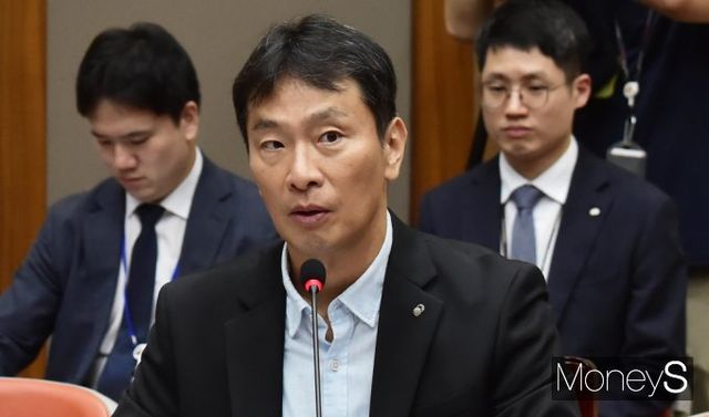 김병환 금융위원장, 이복현 금감원장이 23일 서울 중구 충정로1가 NH농협은행 본점을 방문, '여신거래 안심차단' 서비스 가입 현장을 참관하고 있다./사진=임한별 기자