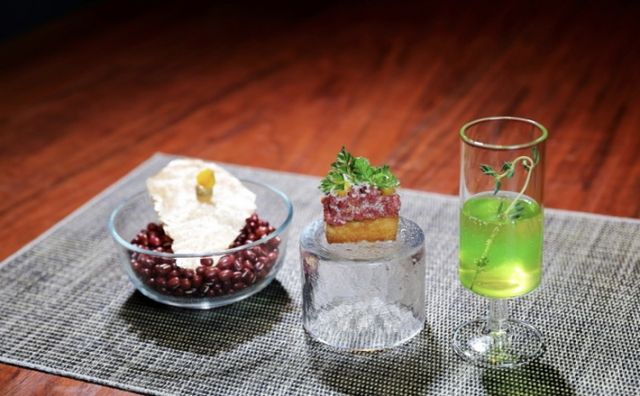 다이어트나 알레르기 등 식이 제한이 있다면 방문하기 최소 3일 전에는 요청하는 게 이상적이다. 사진은 서울 강남구 청담동 프라이빗 다이닝 매장 꿰뚫에서 제공하는 웰컴 디쉬 요리 / 사진=꿰뚫 제공 
