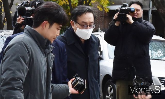 손태승 전 우리금융지주 회장이 26일 서울 양천구 신정동 서울남부지방법원에서 진행된 특정경제범죄가중처벌법 위반(배임) 혐의관련 영장실질심사(구속전피의자심문)에 출석하고 있다. /사진=임한별 기자