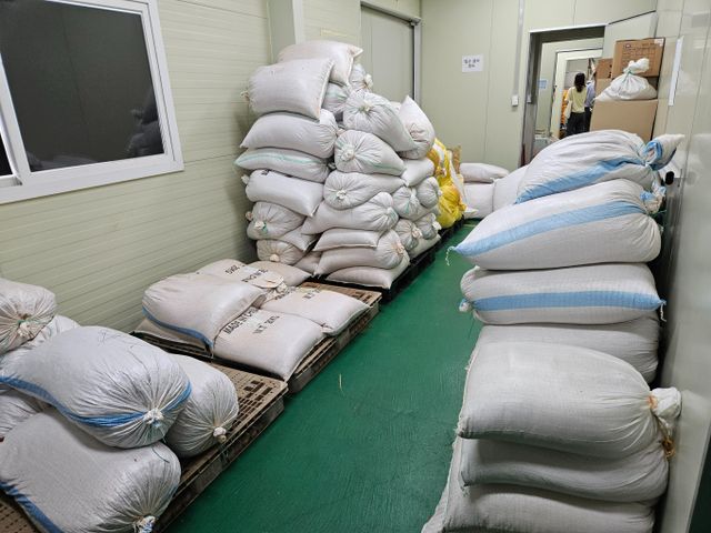 중국산 고추씨를 섞어 만든 고춧가루 수십톤을 국내산으로 속여 판매해 부당이익을 취한 40대가 검찰에 넘겨졌다./사진=뉴스1