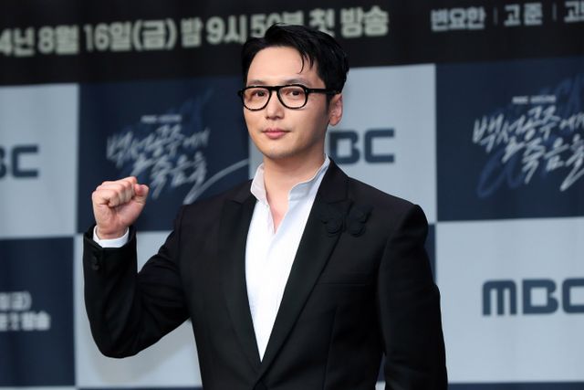 배우 변요한이 영화 '타짜4' 출연을 논의 중이다. 사진은 서울 마포구 상암동 MBC 사옥에서 진행된 MBC 새 금토드라마 '백설공주에게 죽음을-Black Out' 제작발표회에 참석한 배우 변요한. /사진=뉴시스