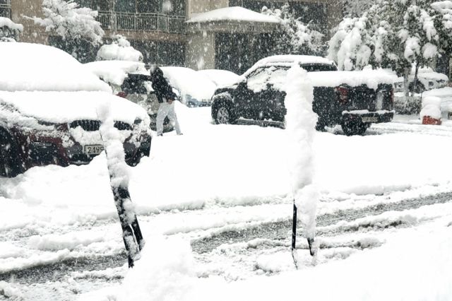 수도권과 중부지방을 중심으로 많은 눈이 내린 가운데 56명이 대피하고 항공기 결항 등 피해가 잇따르고 있다. 사진은 지난 27일 눈 내린 모습. /사진=뉴스1