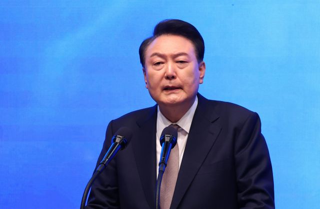 윤석열 대통령이 대설과 관련해 행정안전부·국토교통부 장관에게 제설 인력과 장비를 총동원해 만전에 기해달라고 당부했다. 사진은 윤 대통령이 지난 22일 서울 중구 신라호텔에서 열린 제56회 국가조찬기도회에 참석해 인사말을 하는 모습. /사진=뉴시스