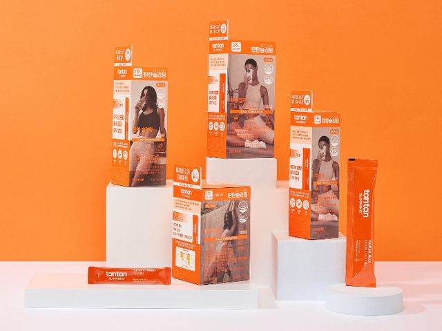 CJ올리브영이 건강기능식품 브랜드 탄탄을 론칭하고 슬리밍 제품 3종을 선보였다. /사진=CJ올리브영