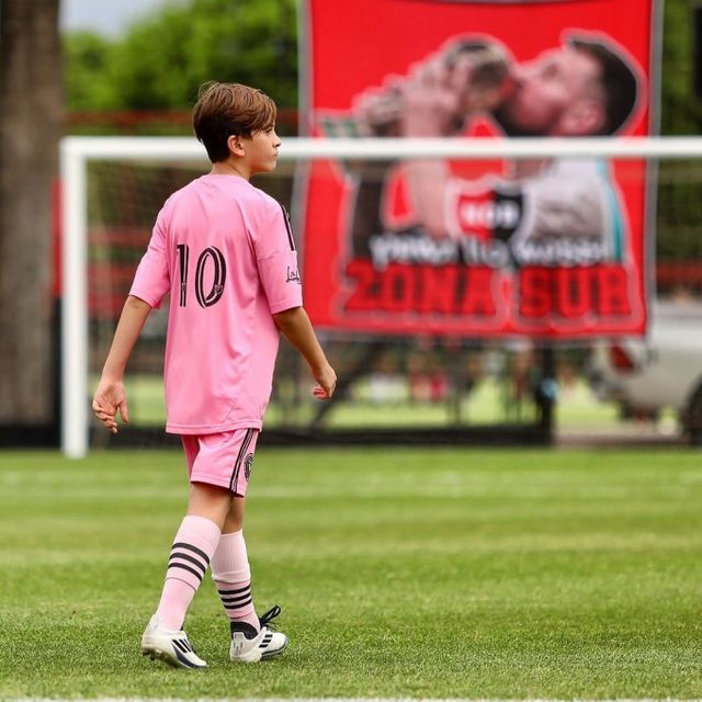  아르헨티나 출신 축구선수 메시의 장남인 티아고 메시가 지방도시 로사리오에서 열린 '뉴웰스컵' 토너먼트 대회에서 데뷔했다./사진=인스타그램 '10tmc' 갈무리