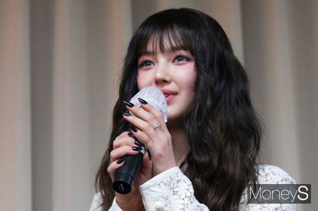 ▲ 인사말 전하는 뉴진스 다니엘