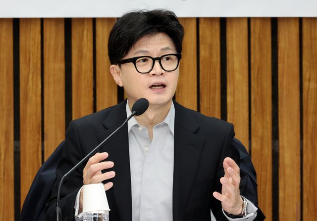 김건희 여사의 고모인 김혜섭 목사가 한동훈 국민의힘 대표와 신지호 전략기획부총장을 비난했다. 사진은 한 대표가 정책토론회에서 발언하는 모습. /사진=뉴시스