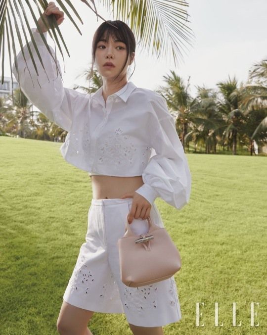 배우 임지연이 패션 매거진과 함께 베트남 나트랑에서 화보 사진을 촬영했다. /사진=엘르코리아 제공