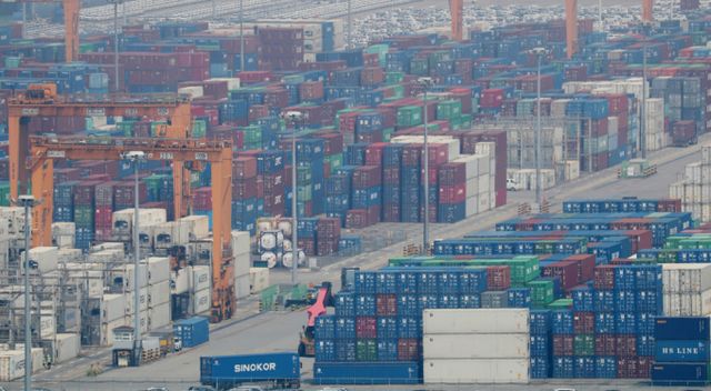 통계청이 29일 발표한 '10월 산업활동 동향'에 따르면 지난달 산업생산과 소비, 투자가 모두 ㅈㄹ었다. / 사진=뉴스1 김영운 기자 