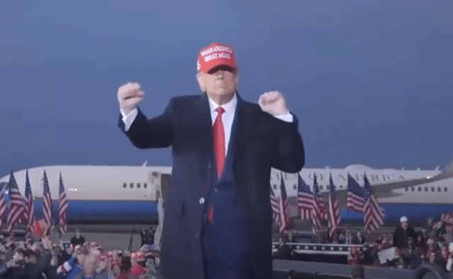 '트럼프 댄스'의 배경 음악인 1970년대 히트곡 'YMCA'가 미국에서 인기 역주행 중이다. /사진=엑스(X·옛 트위터) 갈무리