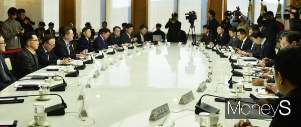 경제계가 29일열린 대한상공회의소 간담회에서 소액 주주 보호를 위해 상법 개정이 아닌 사안별 핀셋형 방식이 필요하다는 입장을 거듭 밝혔다. 사진은 이날 서울 중구 남대문로 상의회관에서 열린 간담회의 모습. /사진=임한별 기자