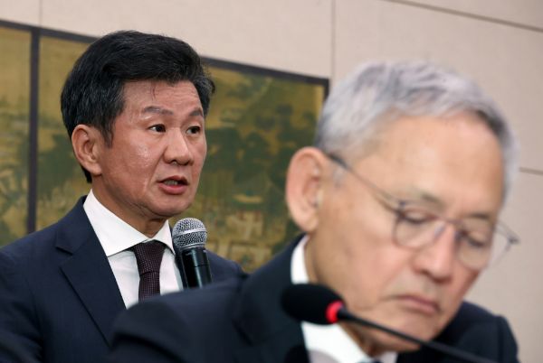 문화체육관광부가 대한축구협회 특정 감사 최종 결과를 5일 발표한다. 사진은 지난달 24일 서울 여의도 국회에서 의원 질의에 답하고 있는 정몽규 대한축구협회장의 모습. /사진=뉴시스