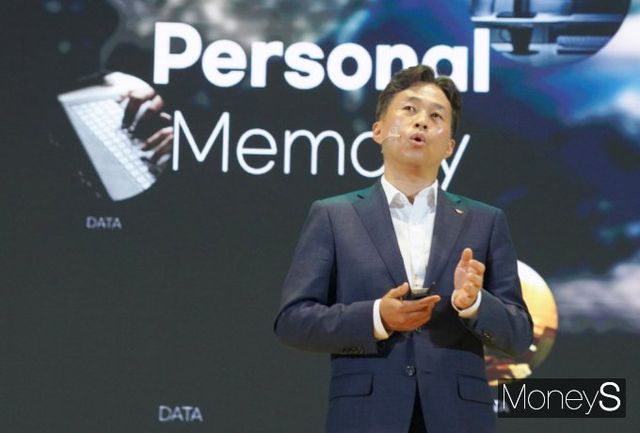 곽노정SK하이닉스 대표이사 사장이 4일 서울 강남구 삼성동 코엑스에서 열린 'SK AI 서밋 2024'에 참석해 발표를 하고 있다. / 사진=임한별 기자 