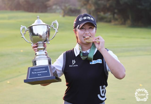 KLPGA 투어 S-OIL 챔피언십 정상에 오른 마다솜. /사진= KLPGA
