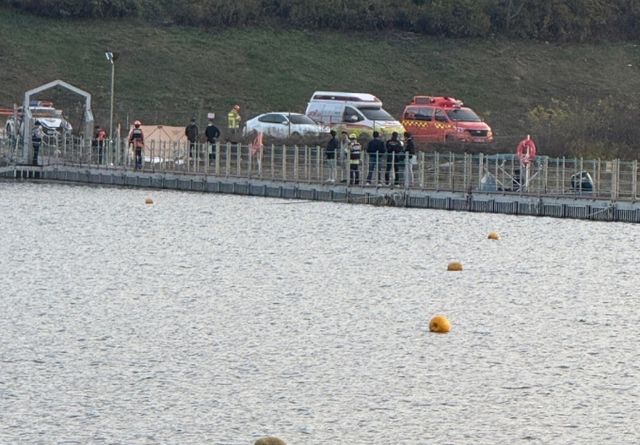 강원 화천군 북한강 ‘30대 여성 시신 훼손’ 사건과 관련해 경찰이 사체를 전부 발견해 인양했다고 밝혔다. 사진은 지난 2일 강원 화천군 소재 북한강에서 30대 여성으로 추정되는 변사체가 발견돼 경찰이 현장 수사 중인 모습. /사진=뉴스1(독자 제공)