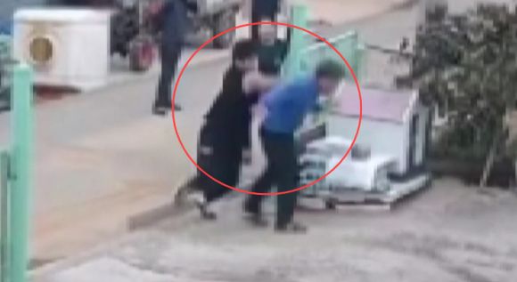 70대 이웃 주민을 폭행해 숨지게 한 중학생이 사과 한 번 없었던 것으로 전해졌다. /사진=JTBC ‘사건반장’ 캡처