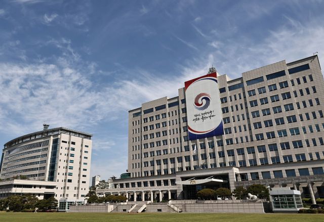 대통령실이 미국 대선 당선인과의 소통에 대해 빠른 시인 안에 마련되기를 바란다고 전했다. 사진은 서울 용산 대통령실 청사 전경. /사진=뉴스1