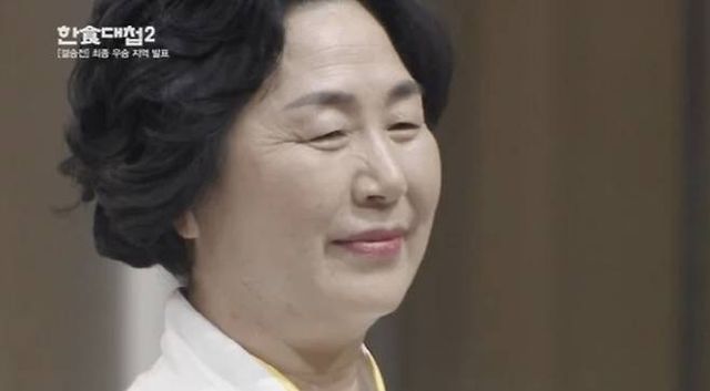 넷플릭스 요리 예능 프로그램 '흑백요리사: 요리 계급 전쟁'(이하 '흑백요리사')에서 '한식대가'로 출연한 이영숙 나경버섯농가 대표가 채무불이행 논란에 휩싸인 가운데, '흑백요리사' 출연료 또한 압류당한 것으로 알려졌다. /사진=넷플릭스 캡처