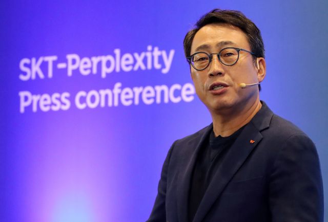 SK텔레콤이 지난 3분기 시장 예상치에 부합하는 실적을 냈다. 사진은 지난 9월 유영상 SKT 사장이 서울 중구 SKT타워에서 열린 SK텔레콤·퍼플렉시티 인공지능(AI)협력 관련 기자간담회에서 인사말을 하고 있는 모습. /사진=뉴스1 