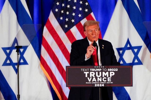 도널드 트럼프 전 대통령이 제 47대 미국 대통령에 당선돼 국제정세에 변화를 가져올지 관심이 쏠린다. 사진은 지난달 7일(현지시각) 트럼프 전 대통령이 플로리다주 도랄의 자신이 소유한 골프 리조트에서 팔레스타인 무장 정파 하마스의 이스라엘 기습공격 1주년을 기리는 추모 행사에서 연설하는 모습. /사진=로이터