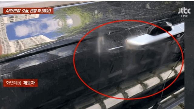 아파트 주차장에서 10여차례 이웃의 차에 침을 뱉은 범인이 중학교 교사로 드러났다. /사진=JTBC '사건반장' 캡처 